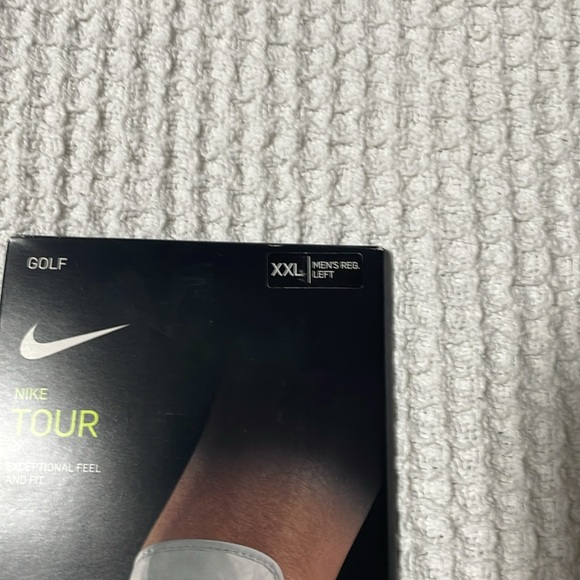 Nike tour golf glove - Picture 2 of 5